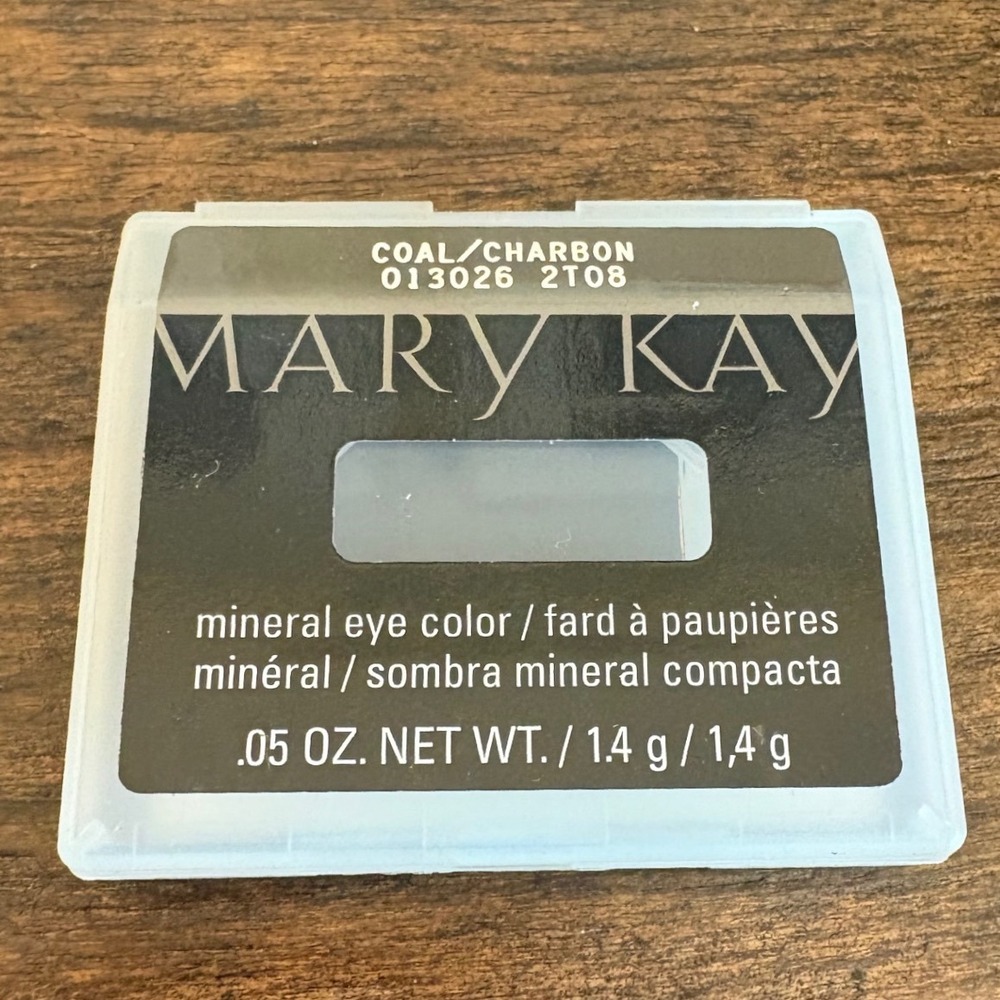 Mary Kay Mineral Eye Color Eyeshadow Coal 013026 .05‎ OZ *NEW*